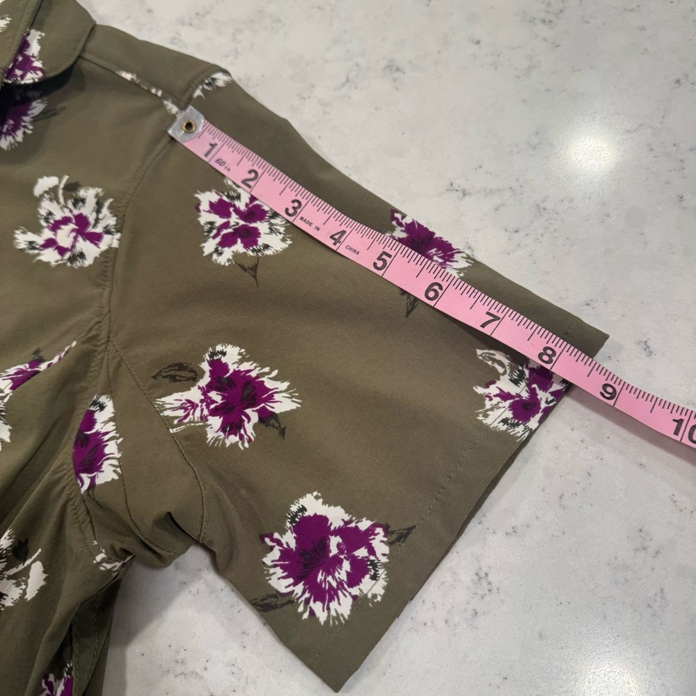 Duluth Trading Co Floral Vented Button Up Short Sleeve Army Green White Blouse - Picture 11 of 12